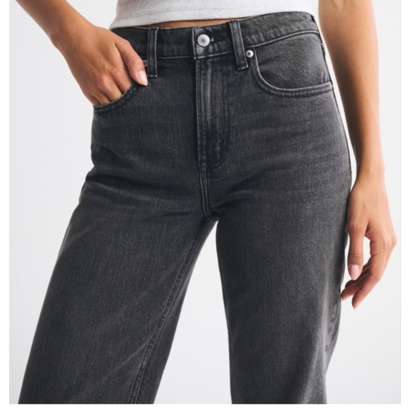 Abercrombie & Fitch High Rise 90's Relaxed Cuffed Hem Jean Size 12 Short - Picture 6 of 16